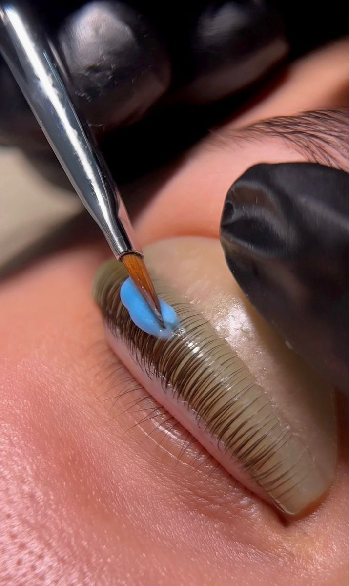 Augenbrauenlaminierung Ergebnis